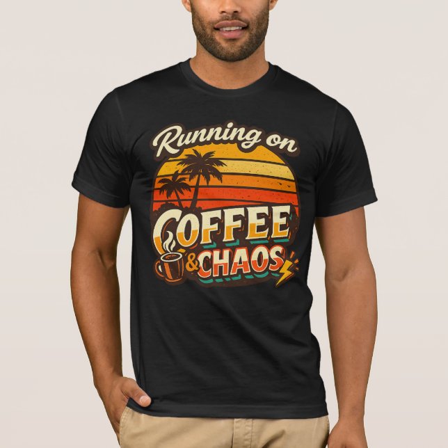 Camiseta engraçada com citação 'Correndo com Café  (Frente)