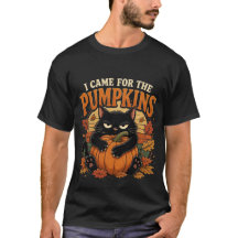 Camiseta engraçada de gato preto abraçando abóbora