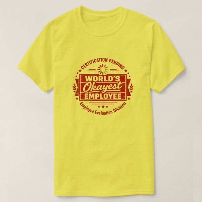 Camiseta Engraçada do Funcionário Mais ou Menos do (Frente do Design)