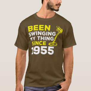 Camiseta Engraçada Está Balançando Minha Coisa Desde 1955.