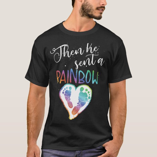 Camiseta Engraçada Gravidez Bebê Anúncio Arco-Íris Presente (Frente)