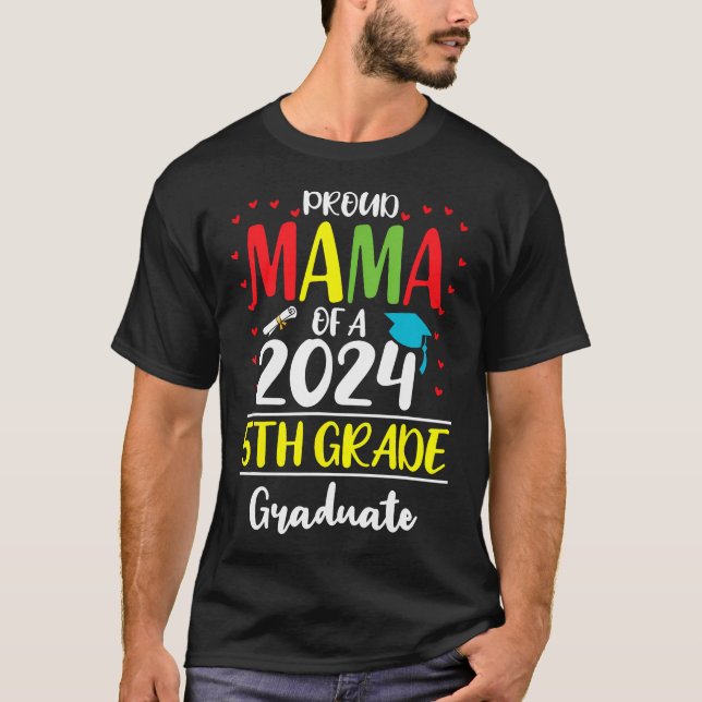 Camiseta Engraçada Mãe Orgulhosa De Uma Classe De Formando  (Frente)