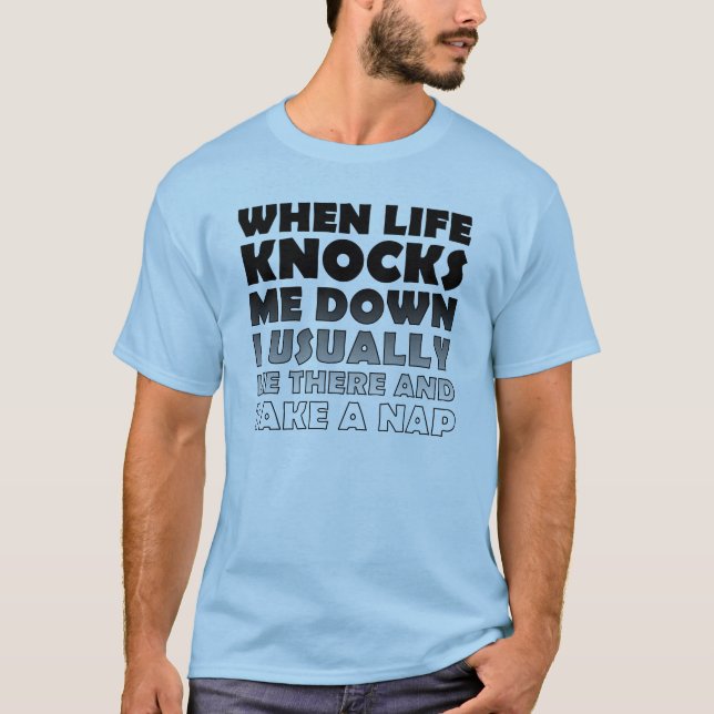 Camiseta engraçada para dormir depois de derrubar  (Frente)
