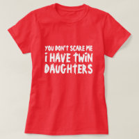 Camiseta engraçada para mães que têm filhas gêmeas