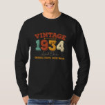 Camiseta Engraçado 91 Anos De Idade 1934 Vintage 91ruas Ani<br><div class="desc">Celebre em estilo com este design de aniversário personalizado. Perfeito para aniversários de todas as idades, do marco 21rua, 30, 40º, 50º e além. Projetado para se destacar, este design gráfico faz uma ideia ideal de presente de aniversário para homens e mulheres que amam roupas únicas, divertidas e personalizadas. Quer...</div>