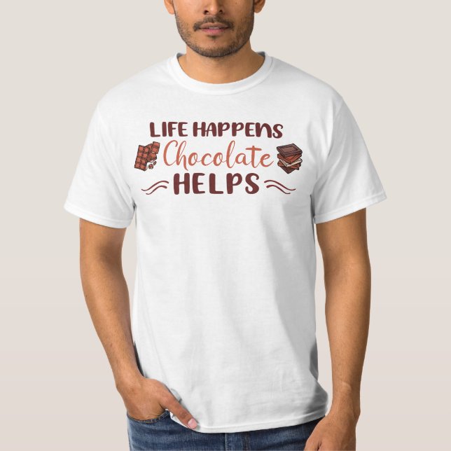 Camiseta Engraçado, a vida acontece chocolate ajuda a colol (Frente)