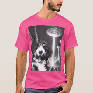Camiseta Engraçado Alienígena Bernedoodle Tomando Um Cão Se