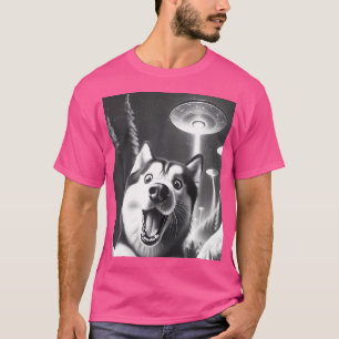 Camiseta Engraçado Alienígena Siberiana Ufo Tomando Um Cão 