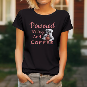 Camiseta Engraçado, alimentado por cães e café