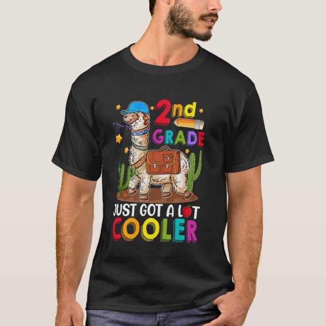 Camiseta Engraçado Aluno de Llama da 2ª Série Acabou de Fic (Frente)