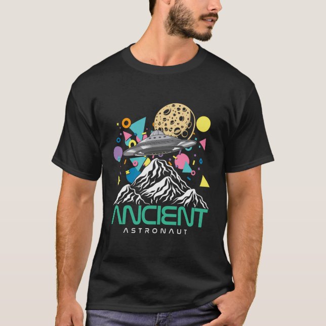 Camiseta Engraçado Astronauta Montes Ufo Planetas (Frente)