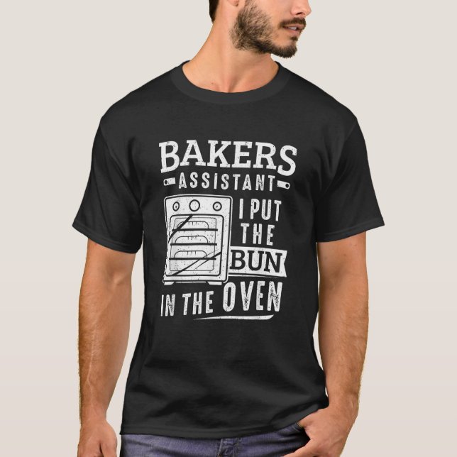 Camiseta Engraçado Baker Assistant Eu Coloquei O Armário (Frente)
