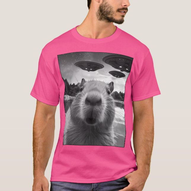 Camiseta Engraçado Capybara Selfie Com Ufos Weird Desi (Frente)