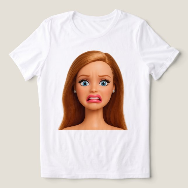 Camiseta Engraçado Cara de Boneca Encantada Meme (Design frontal)