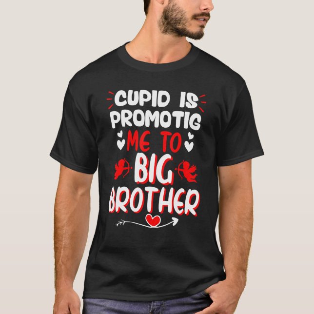 Camiseta Engraçado Dia de os namorados Cupido Legal Em Brev (Frente)