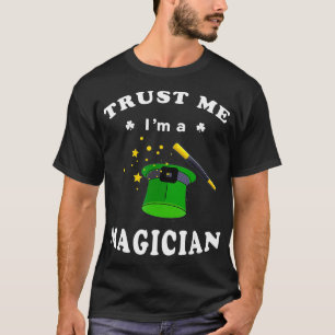 Camiseta Engraçado Dia de São Patrício Confie em mim um mág