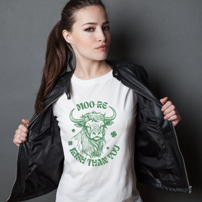 Camiseta Engraçado Dia de São Patrício de Vaca do Planalto  (Funny Green Irish Highland Cow St Patricks Day T-Shirt)
