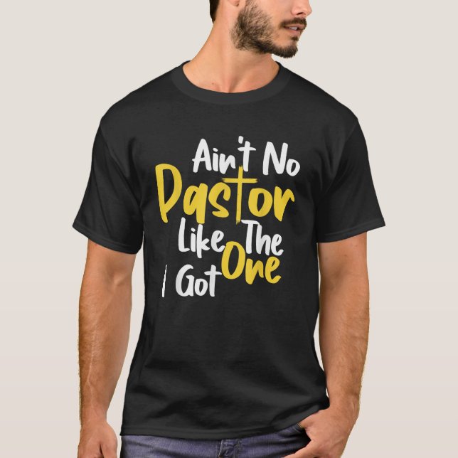 Camiseta Engraçado dizer que não há pastor como aquele que  (Frente)