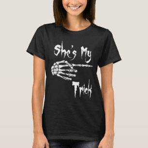 Camiseta Engraçado Ela é o meu esqueleto de truques do Dia