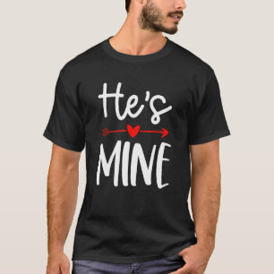 Camiseta Engraçado. Ele é o meu Casal Casal Correspondente.