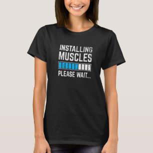 Camiseta Engraçado Engraçado Instalando Músculos Por Favor