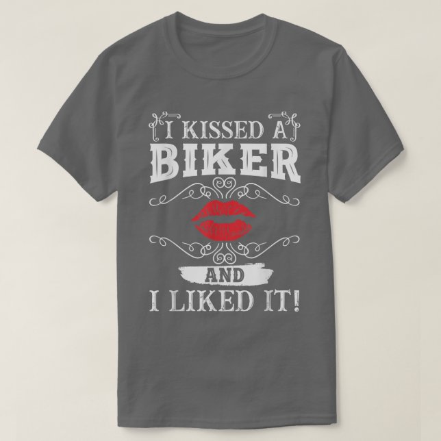 Camiseta Engraçado Eu Beijei Um Biker E Gostei Da Moto B (Frente do Design)
