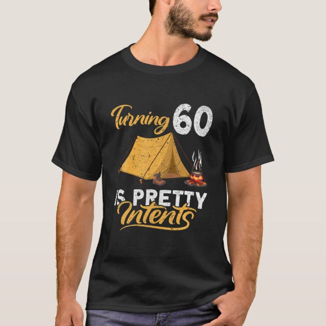 Camiseta Engraçado Eu Fazer 60 É Bonito Que Eu Acampo Dez (Frente)