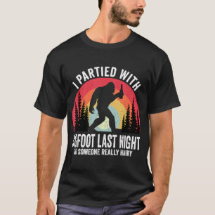 Camiseta Engraçado eu fiz festa com o crente do Pé Grande S