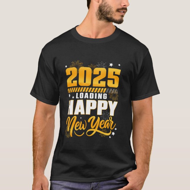 Camiseta Engraçado Feliz ano novo 2025 Carregando Anos novo (Frente)