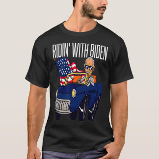 Camiseta Engraçado Fugindo Com Joe Biden 4 De Julho EUA Fla