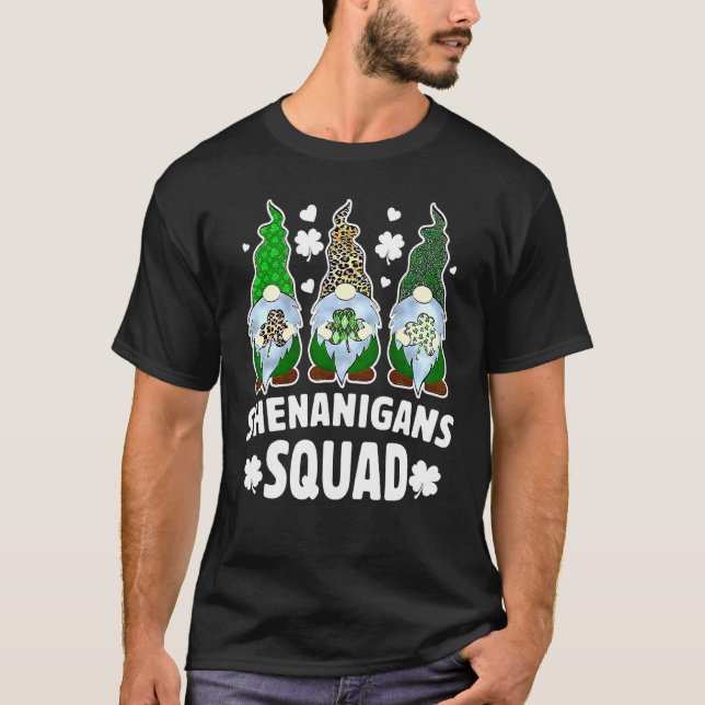 Camiseta Engraçado Gnome Shenanigans Squad Shamrock St Patr (Frente)