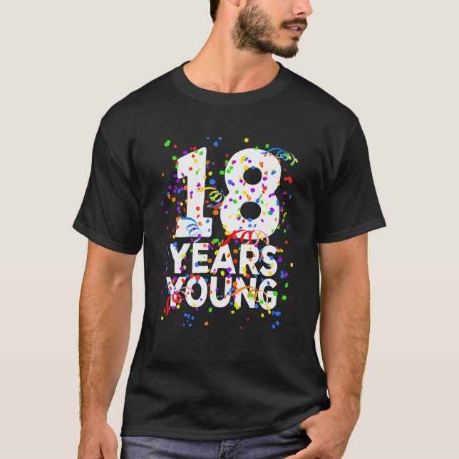 Camiseta Engraçado Jovem Feliz 18º Aniversário Para Homens  (Frente)