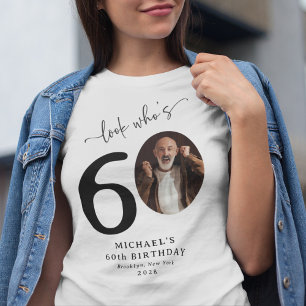 Camiseta Engraçado "Olha quem tem 60" Na moda 60º aniversár