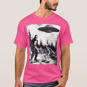 Camiseta Engraçado Pé Grande E Alienígena No Skateboard. Uf