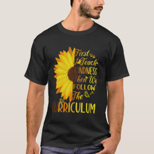 Camiseta Engraçado Primeiro Eu Ensino Gentileza Depois Nós