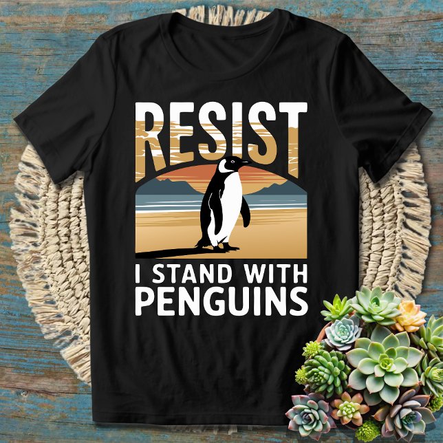 Camiseta Engraçado Resistir Ao Ativismo Pinguim (Criador carregado)