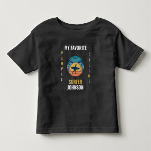 Camiseta Engraçado retro praia surfando texto com modelo t