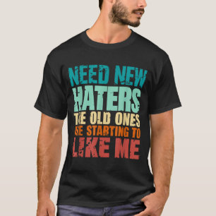 Camiseta Engraçado Retro Vintage Precisa Novos Inimigos