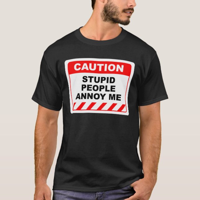 Camiseta Engraçado Rótulo de Cuidado Humano Pessoas Estúpid (Frente)