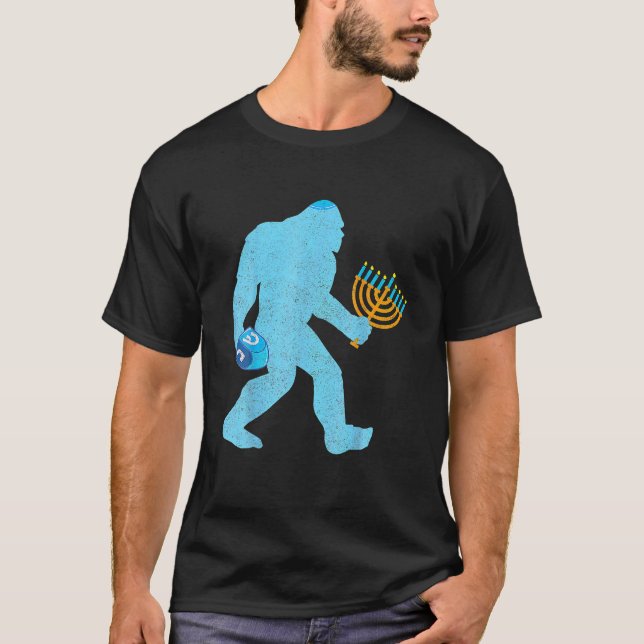 Camiseta Engraçado Sasquatch Hanukkah Pajamakah Menorah (Frente)