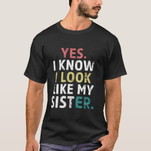 Camiseta Engraçado Sim Sei Que Pareço Minha Irmã Vintage Mt