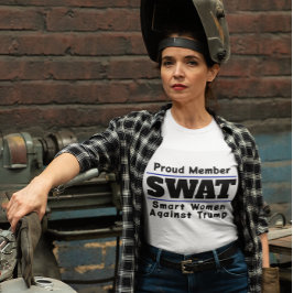 Camiseta Engraçado "SWAT: Smart Women Against Trump"
