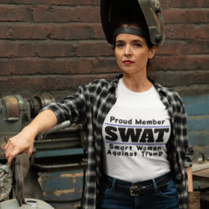 Camiseta Engraçado "SWAT: Smart Women Against Trump"