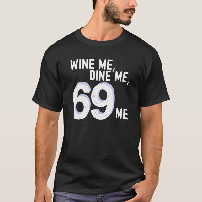 Camiseta Engraçado Vinho Me Jante 69 Eu Adulto Humor Mulher (Frente)