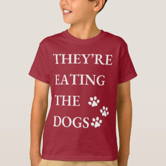 Camiseta Engraçados estão comendo os cães em Springfield