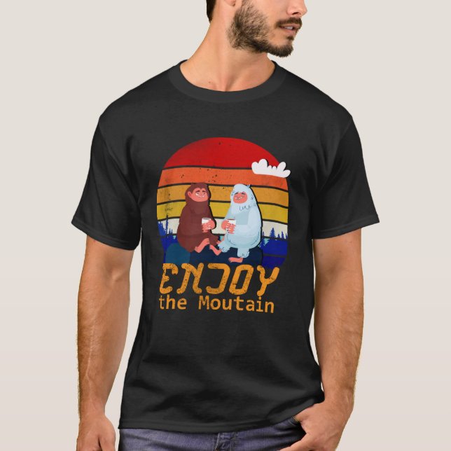 Camiseta Enjoy the mountain in the happy mountain day (Frente)