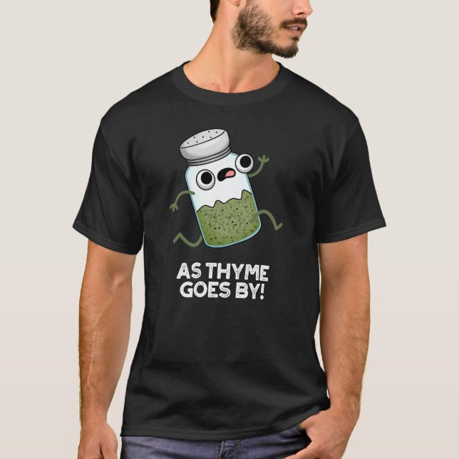 Camiseta Enquanto O Thyme Passa Por Herb Spice Engraçado Pu (Frente)
