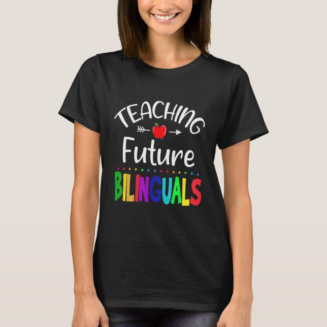 Camiseta Ensinando Futuros Bilíngues Professores Espanhóis  (Frente)