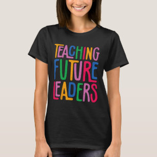 Camiseta Ensinando futuros líderes professor de jardim de i