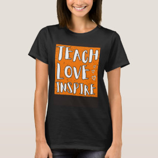 Camiseta Ensinar amor inspira professor universitário